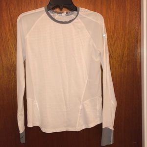 White under armour running long sleeve
